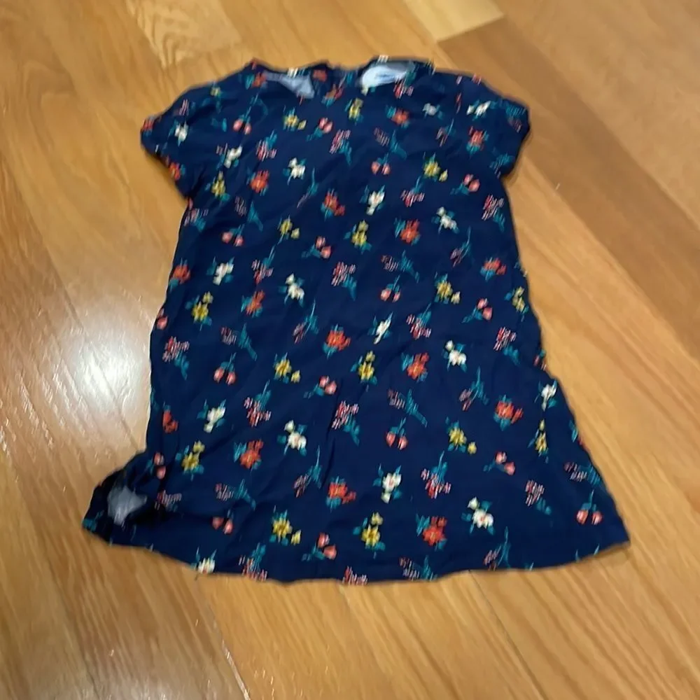 OLD NAVY 𝅺2 t girl dress good condition. Barely worn